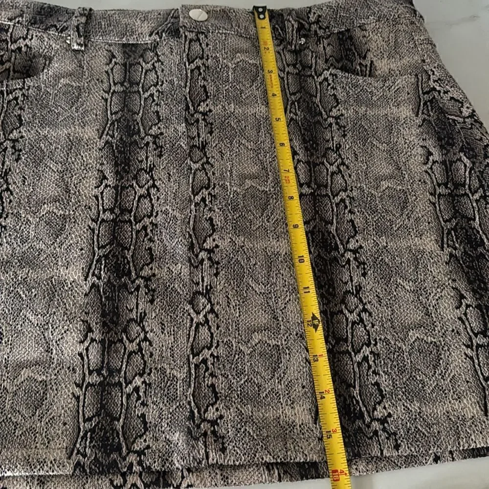 HYFVE sneak print skirt NWT